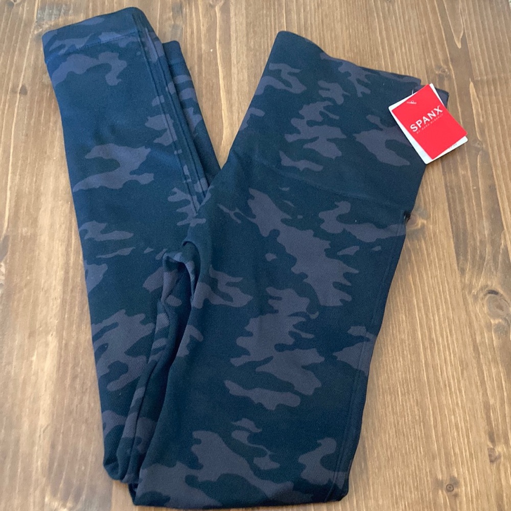 Spanx NWT Look at Me Now Leggings size Medium